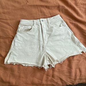 WeWoreWhat High Rise Boyfriend Short size 26